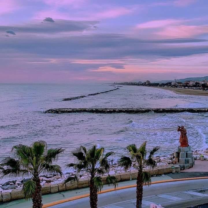 App Sul Lungomare Lägenhet San Benedetto del Tronto Exteriör bild